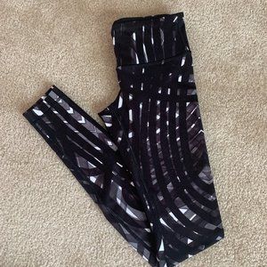 LIKE NEW super cute lululemon leggings!